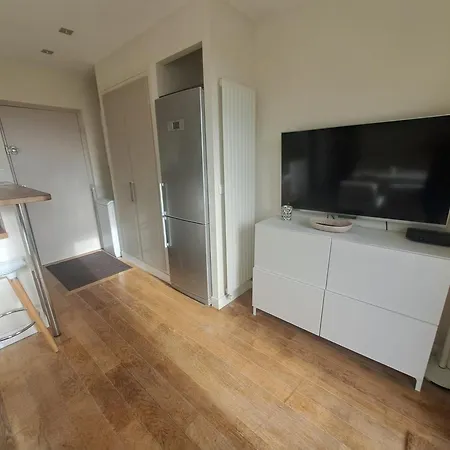 T2 Centre, A 2 Minutes, Parking Ss *