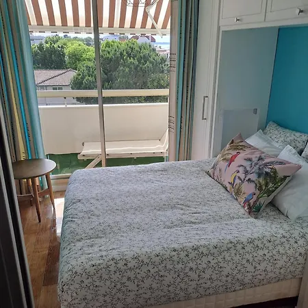 T2 Centre, A 2 Minutes, Parking Ss