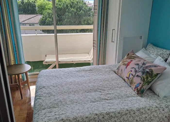 T2 Centre, A 2 Minutes, Parking Ss